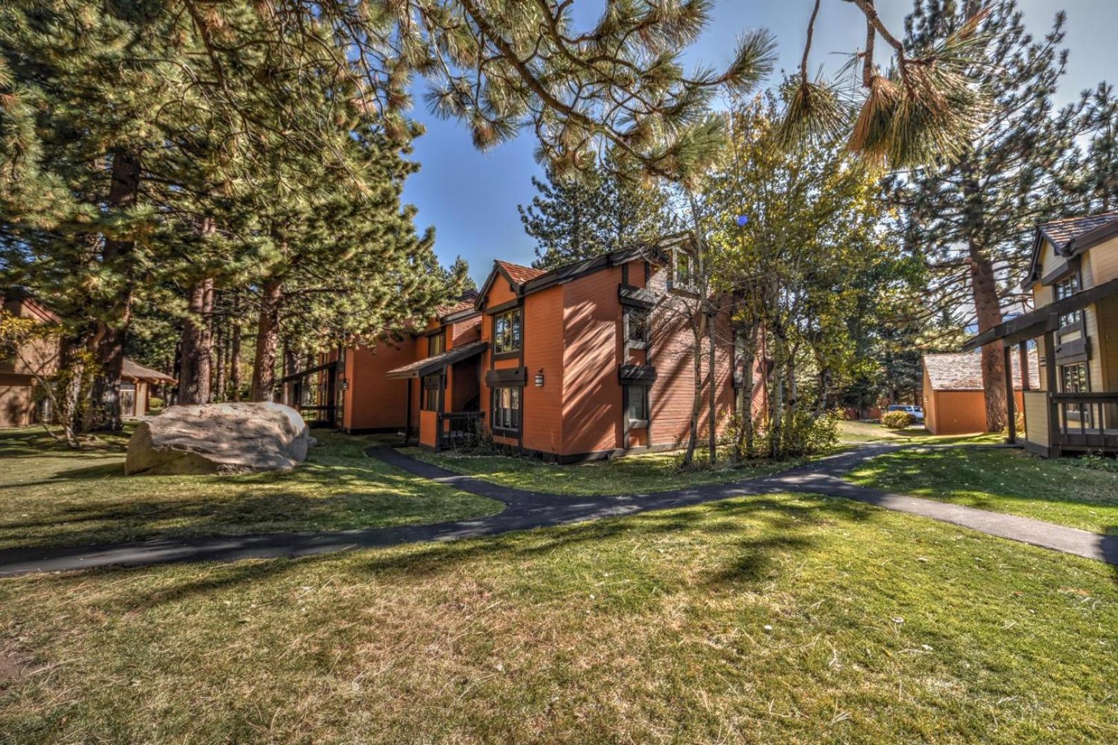 389 - Romantic Snowcreek Retreat Near Creek Apartment *