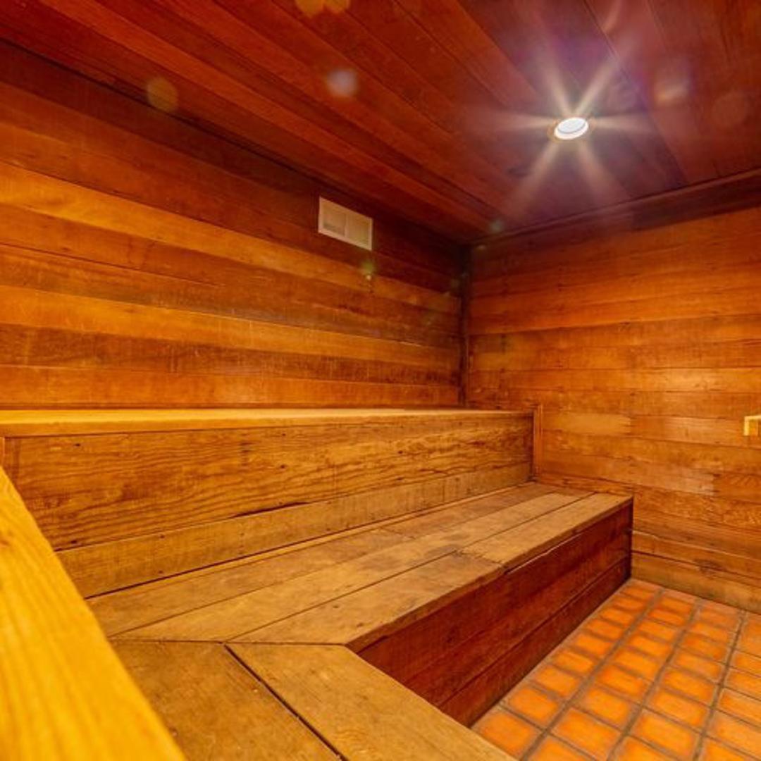 Apartment 389 - Romantic Snowcreek Retreat Near Creek