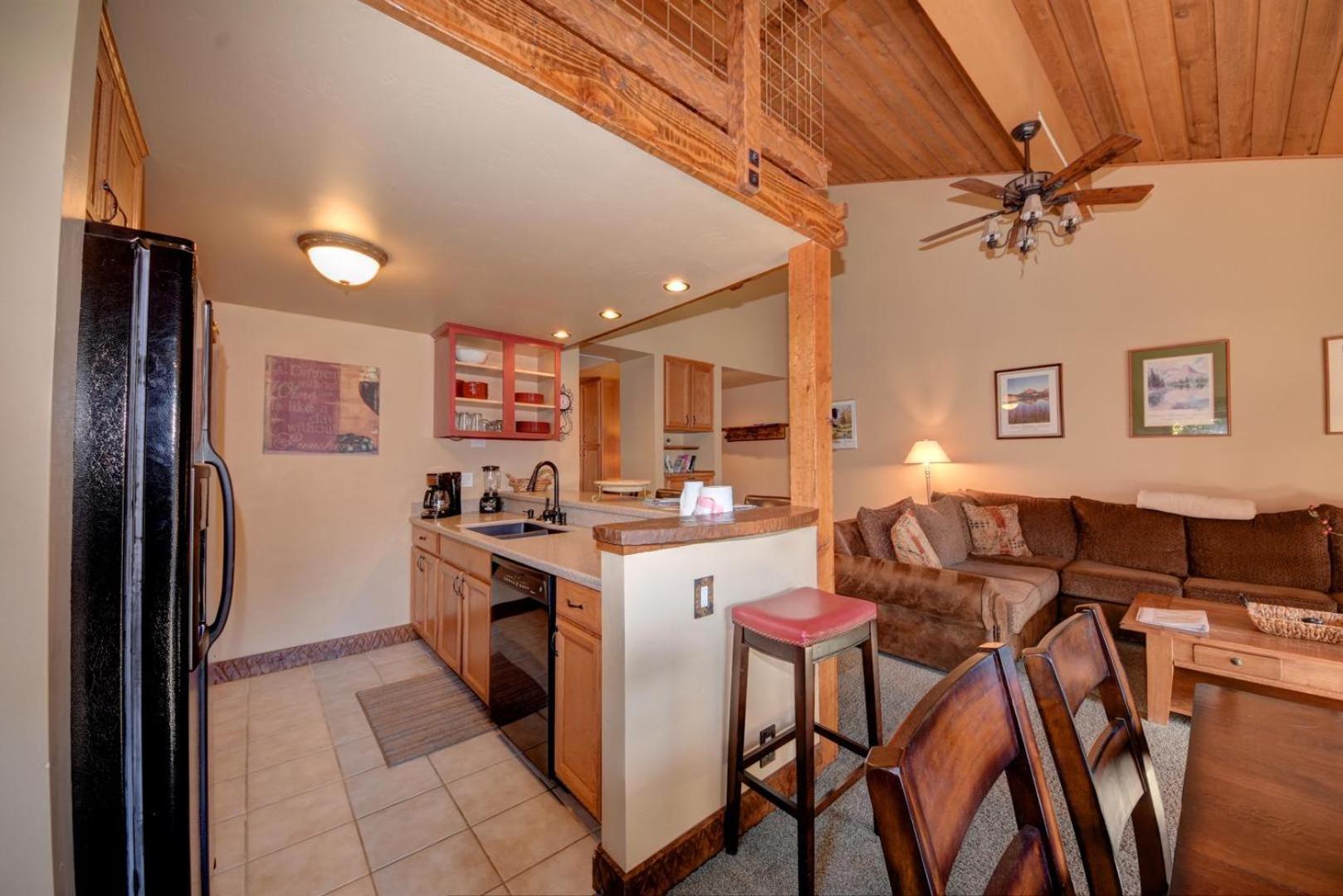 Apartment 389 - Romantic Snowcreek Retreat Near Creek Mammoth Lakes