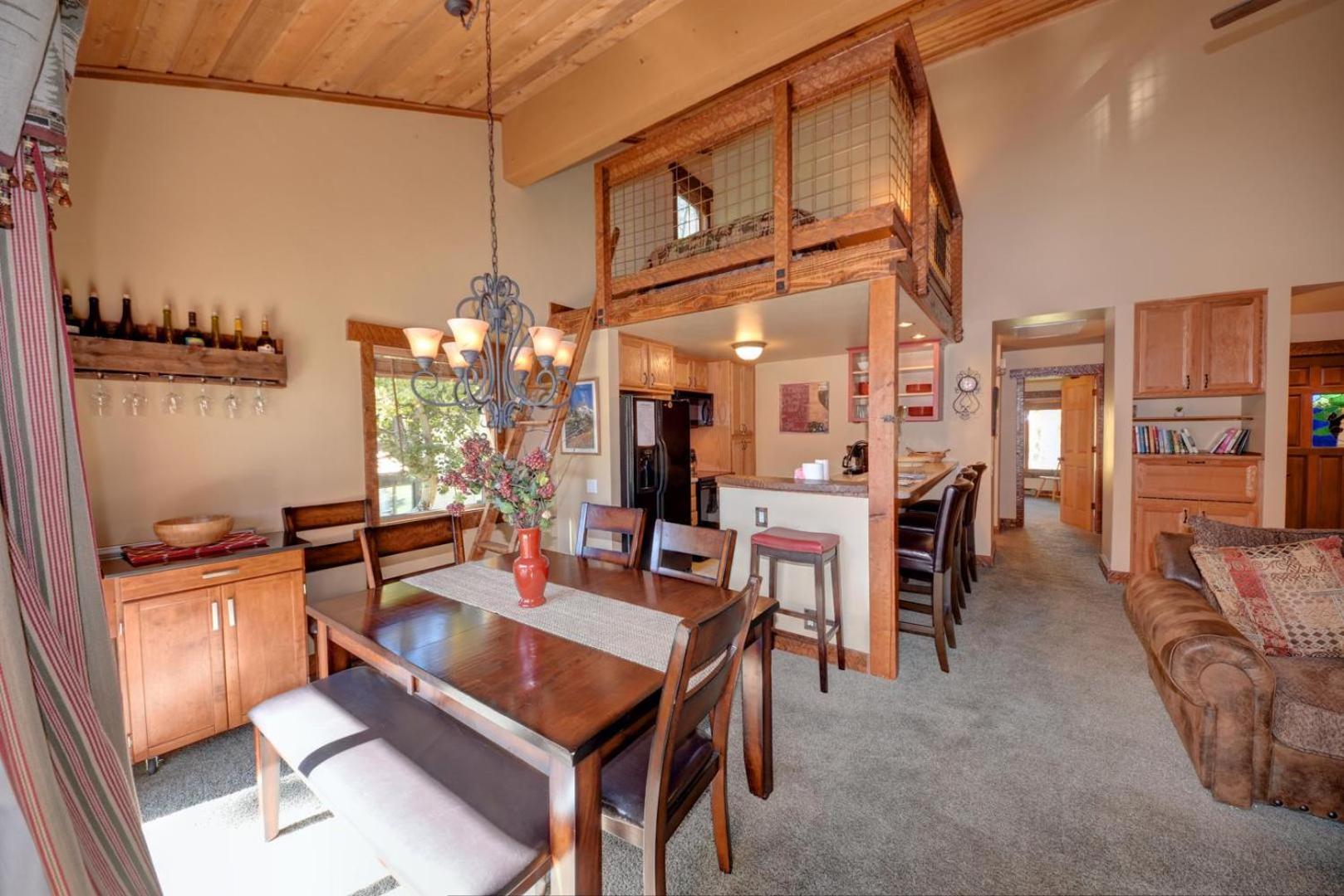 389 - Romantic Snowcreek Retreat Near Creek *